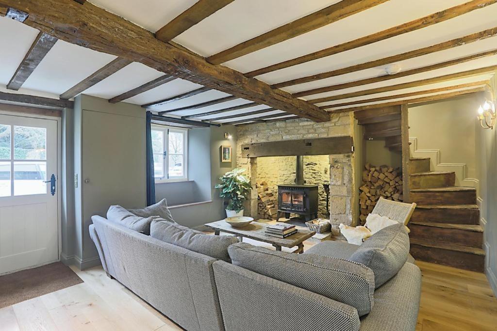 Luxury Cotswold Cottage With Hot Tub In Stow On The Wold! Exterior photo
