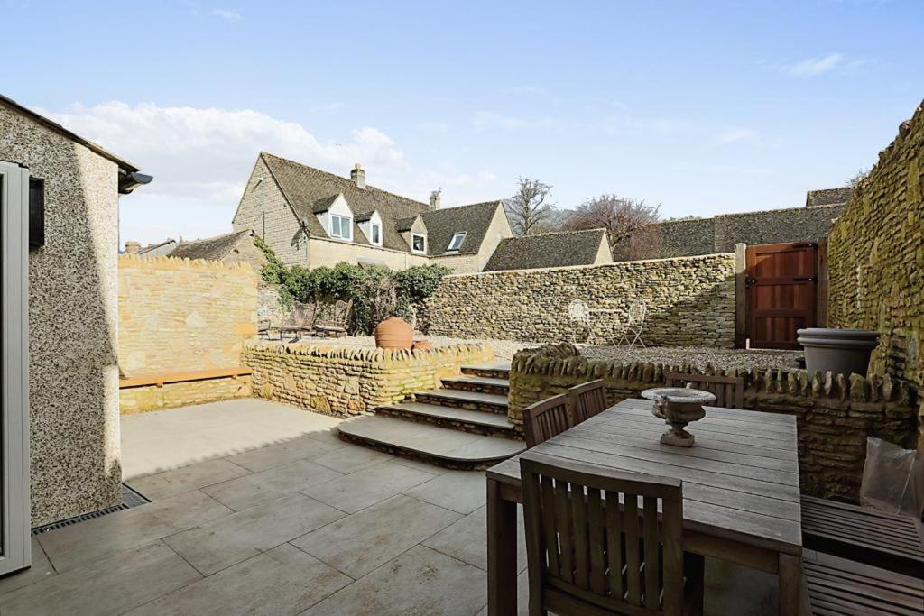 Luxury Cotswold Cottage With Hot Tub In Stow On The Wold! Exterior photo