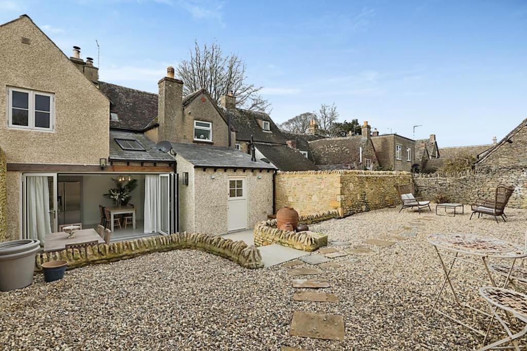 Luxury Cotswold Cottage With Hot Tub In Stow On The Wold! Exterior photo